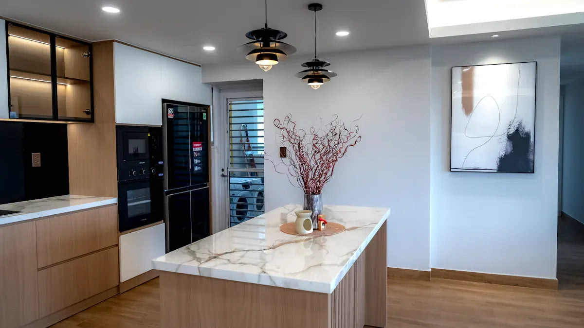 What is the trend in kitchen pendants in 2025?
