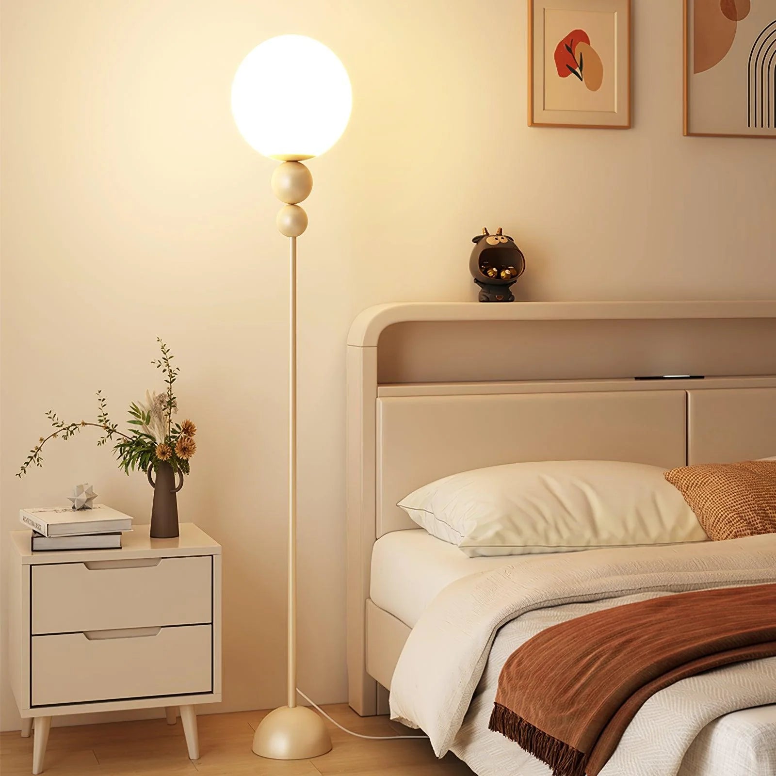 Lampadaire crème minimaliste et créatif avec boutons de fleurs