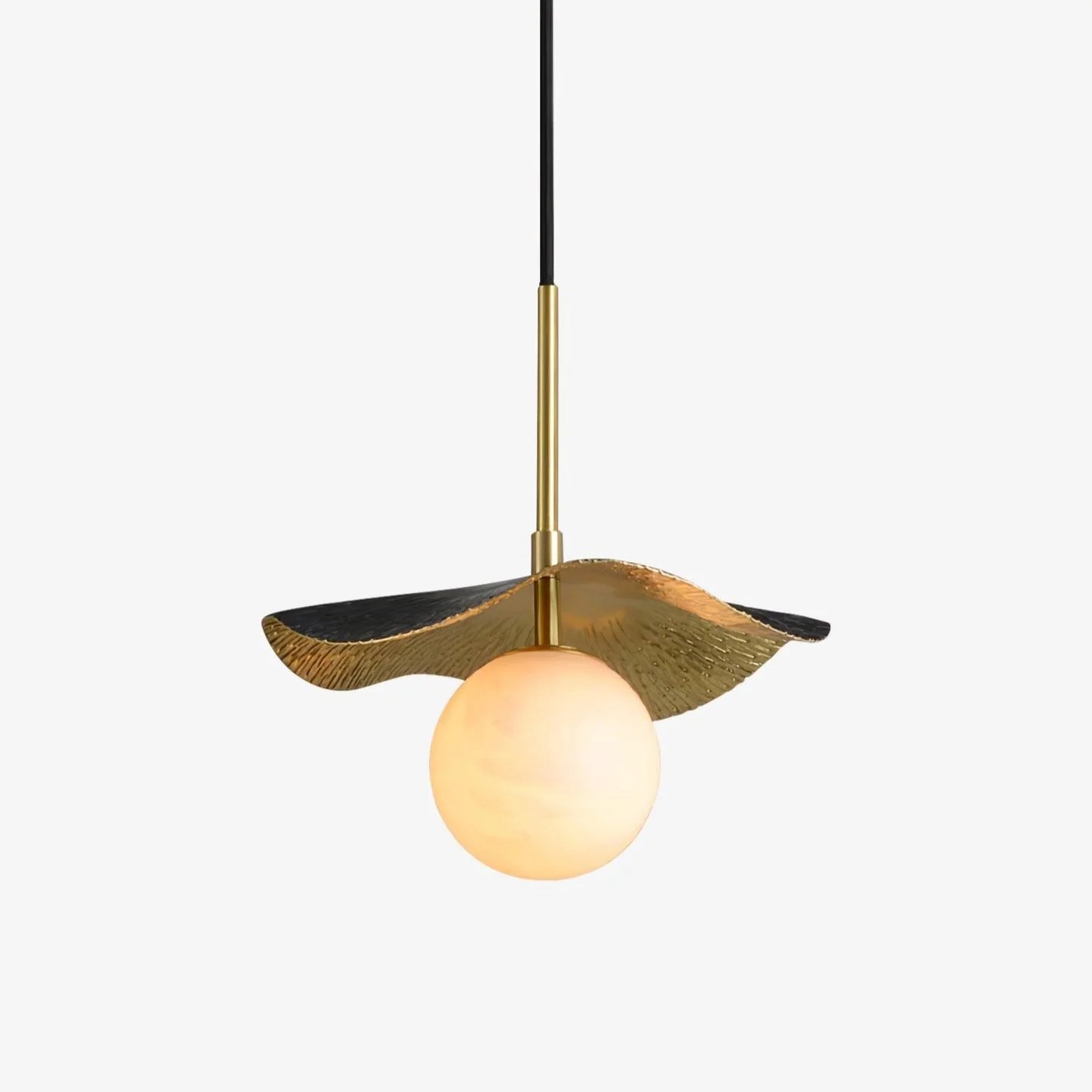 Lampe à suspension tendance en marbre feuille stylisée