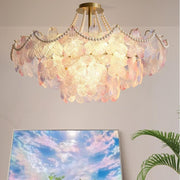 Elegante lampadario in cristallo di perle con fiori color crema