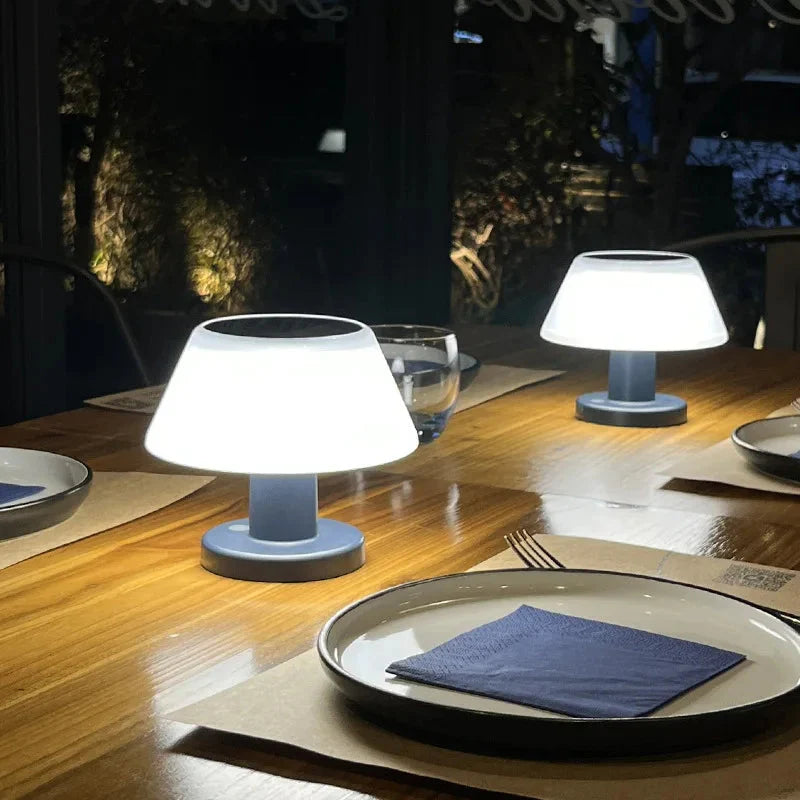 Moderne Sonnenlampe mit Sonneneinstrahlung im Innenbereich