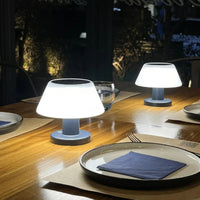 Moderne Sonnenlampe mit Sonneneinstrahlung im Innenbereich