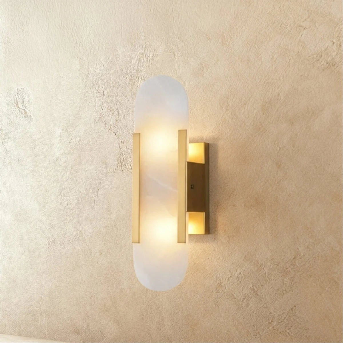 Lampada da parete elegante in metallo, opale e alabastro