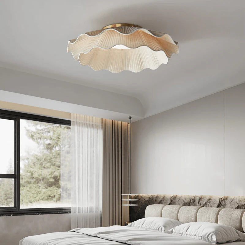 Plafonnier contemporain en tissu ondulé