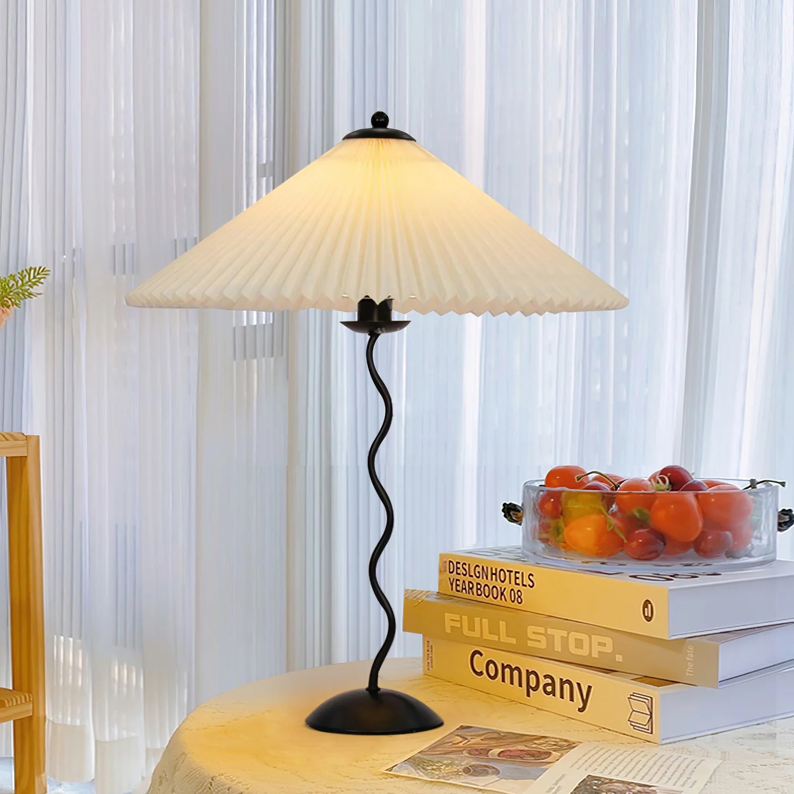 Classic Curva Metal Table Lamp