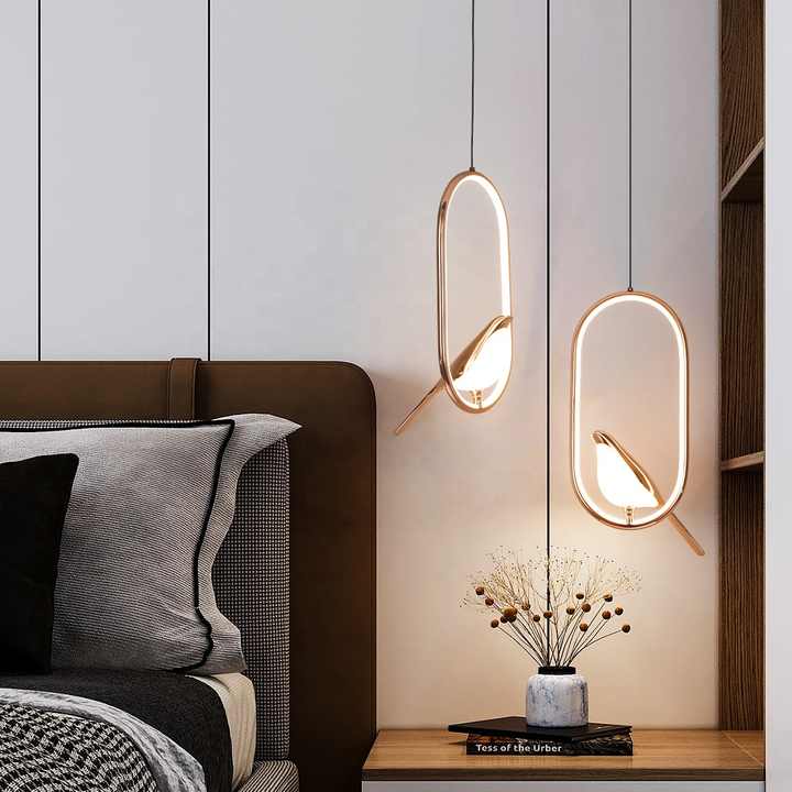 Moderne, schicke goldene Vogel-Pendelleuchte