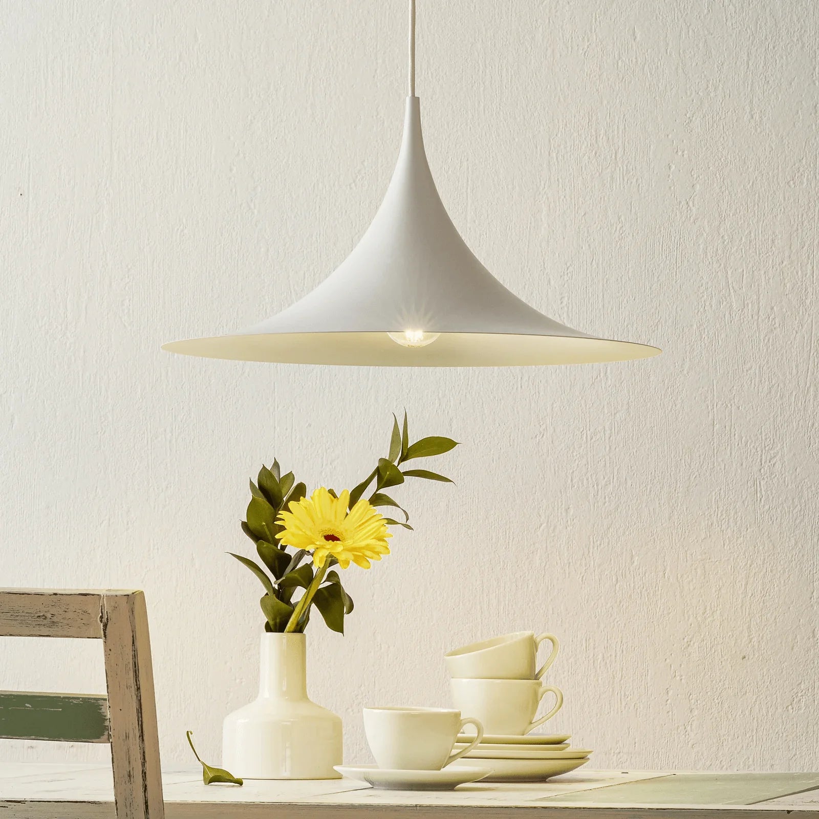 Stilfuld buelampe i aluminium