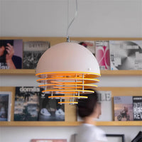 Lampada del ciondolo arancione Bauhaus della metà del secolo
