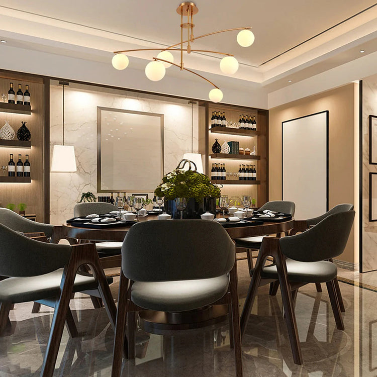 Stilfuld rund lysekrone i glas