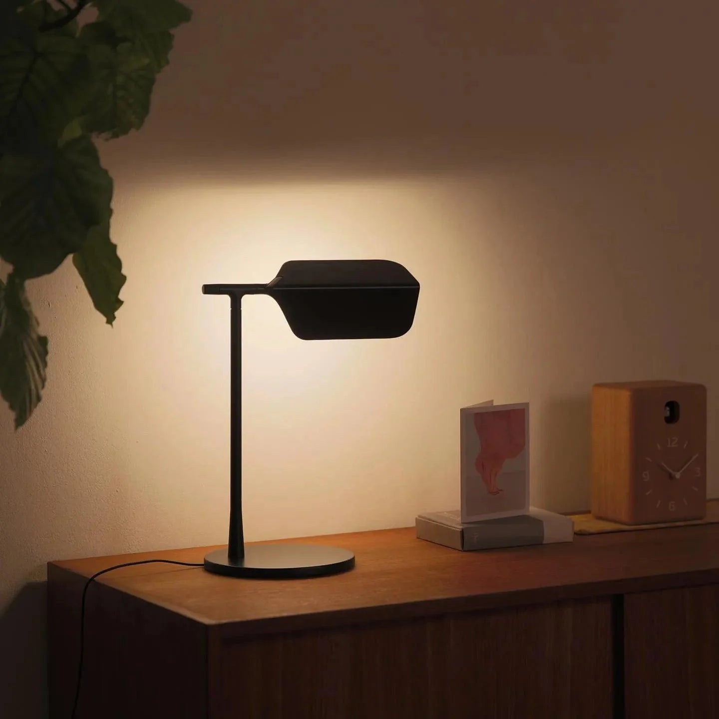 Lampe de table en fer moderne et épurée