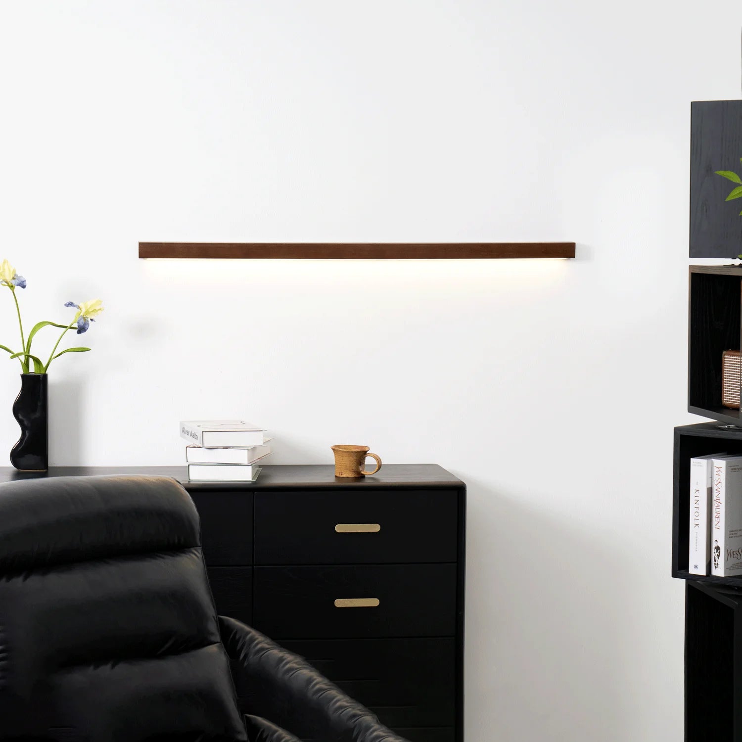 Lampada da parete contemporanea in legno Arlo