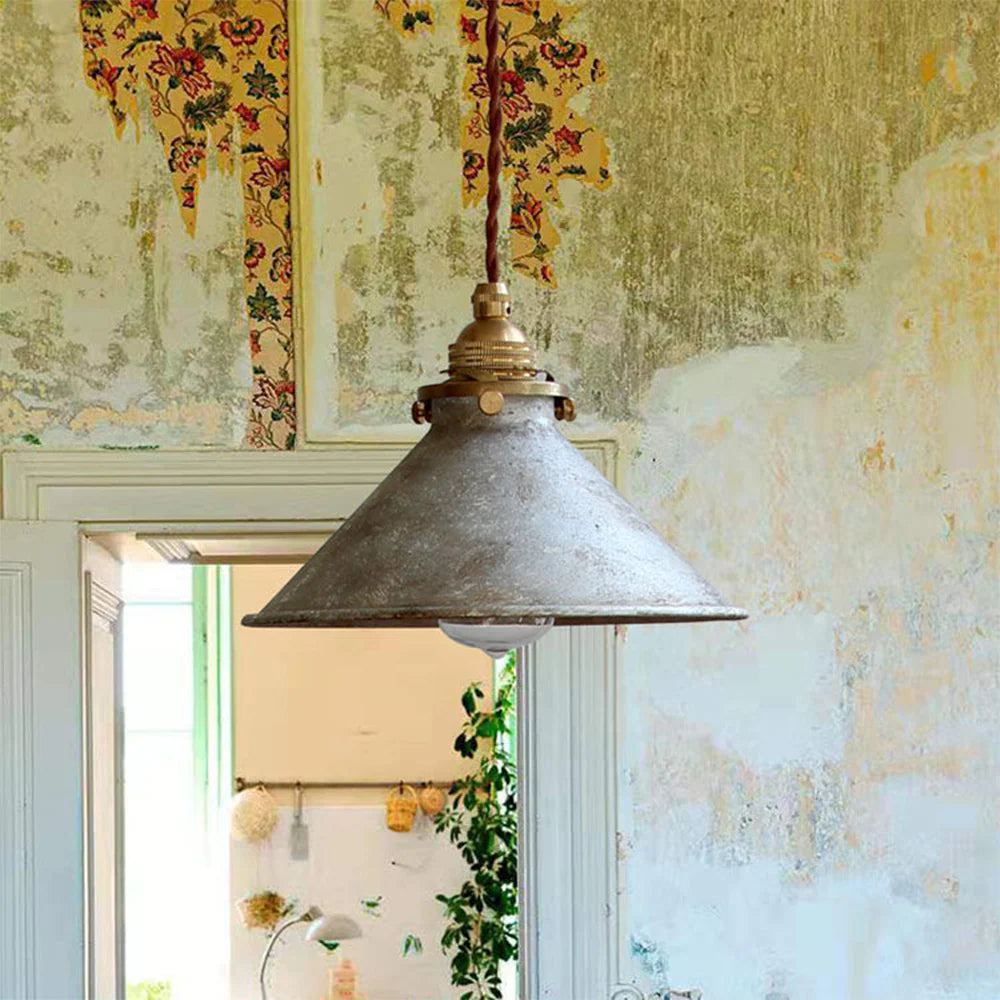 Lampada a sospensione classica in ottone a cono