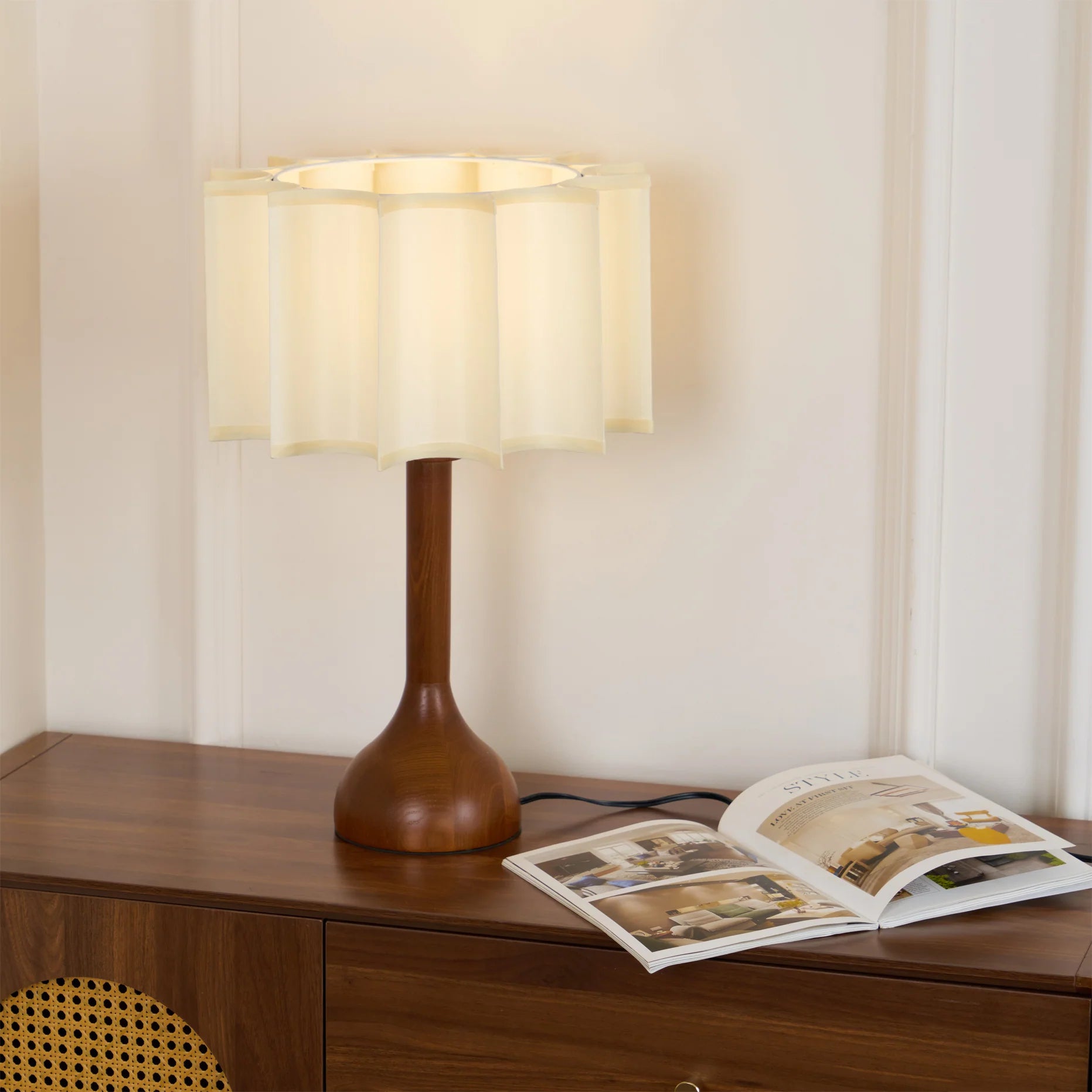 Lampe de table cylindrique classique en tissu plissé