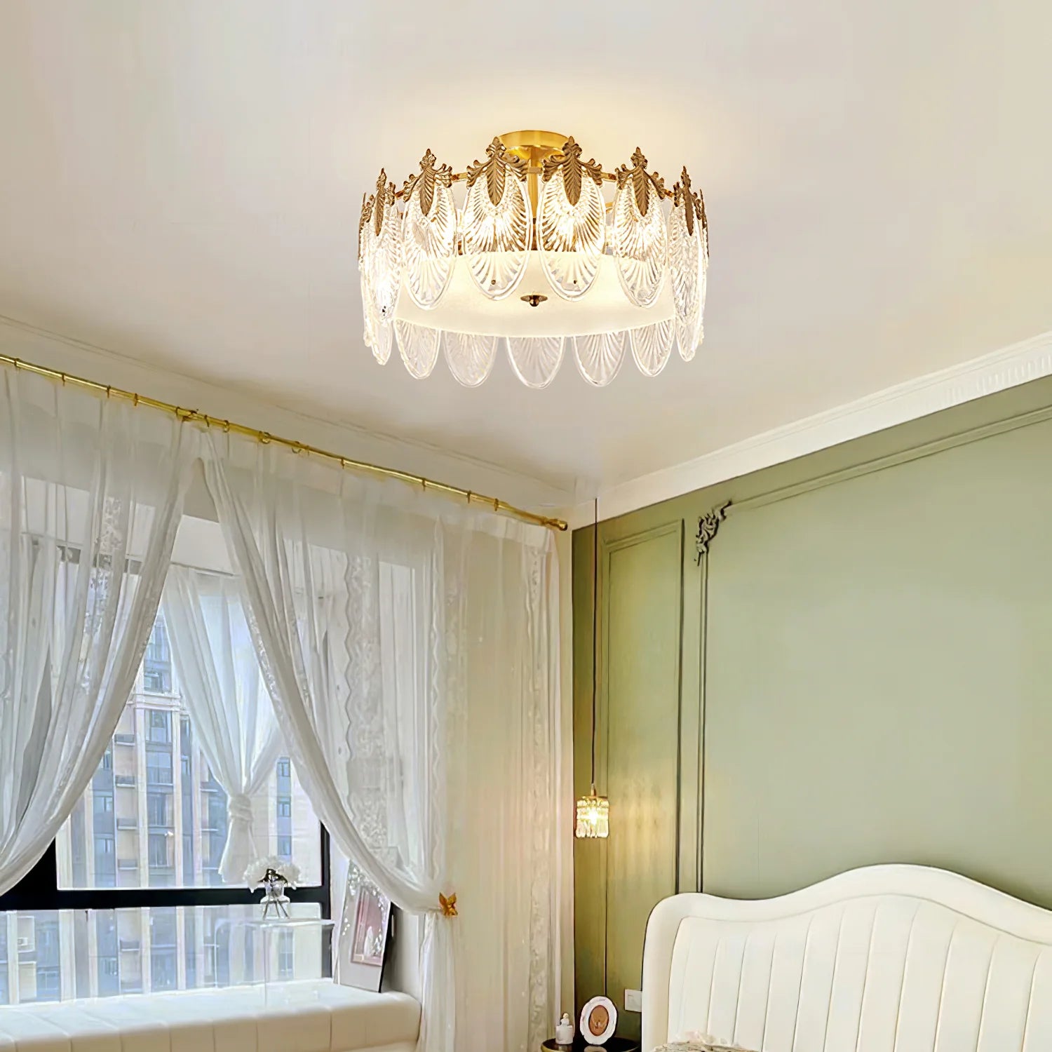 Lampadario in vetro rotondo intricato