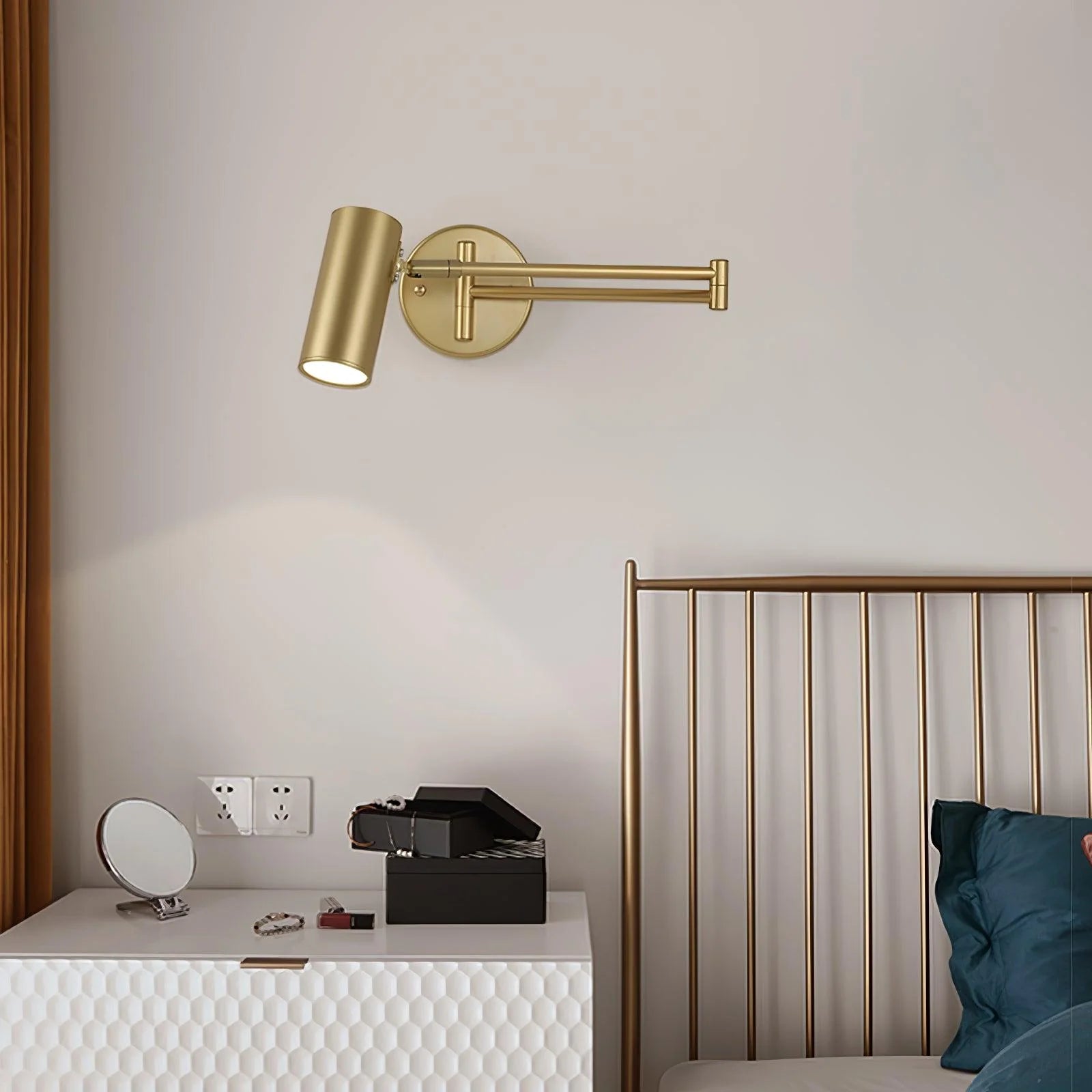 Lampada da parete con braccio flessibile
