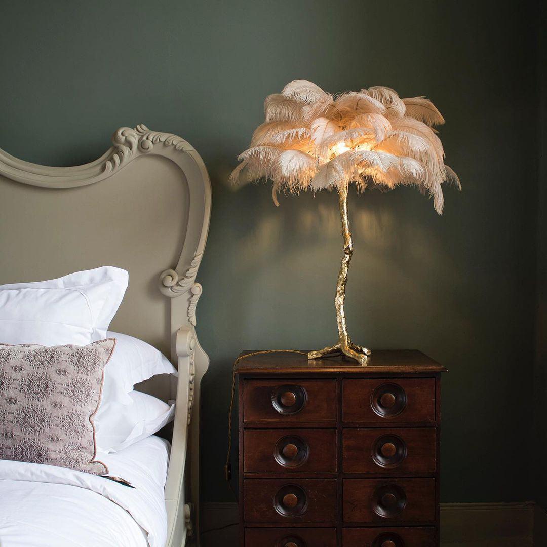 Elegant Palm Feathered Table Lamp