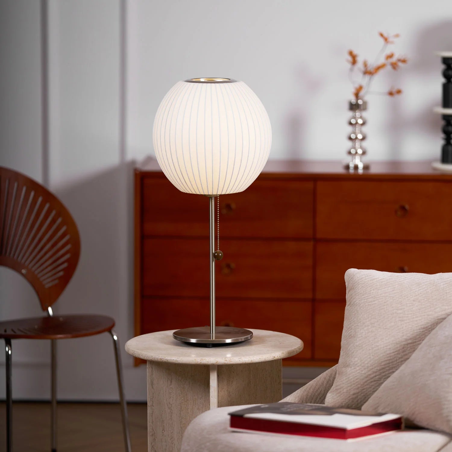 Lampe de table classique arrondie en soie