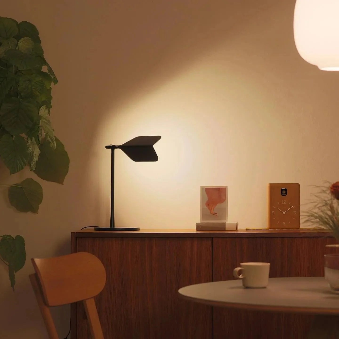 Lampe de table en fer moderne et épurée