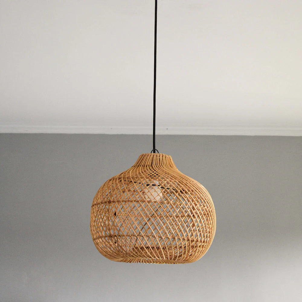 Lampada a sospensione in rattan intrecciato a mano
