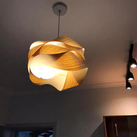 Rustiekmodern onregelmatig houten licht