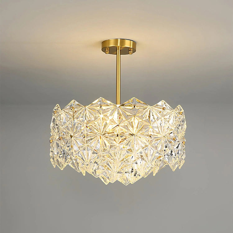 Elegant lysekrone i diamantglas
