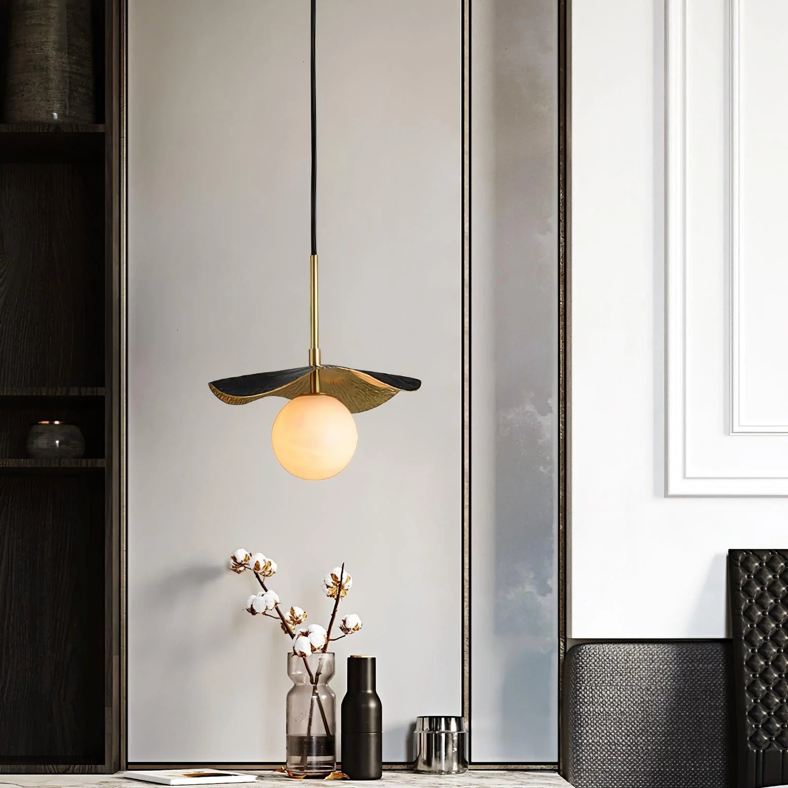 Lampe à suspension tendance en marbre feuille stylisée