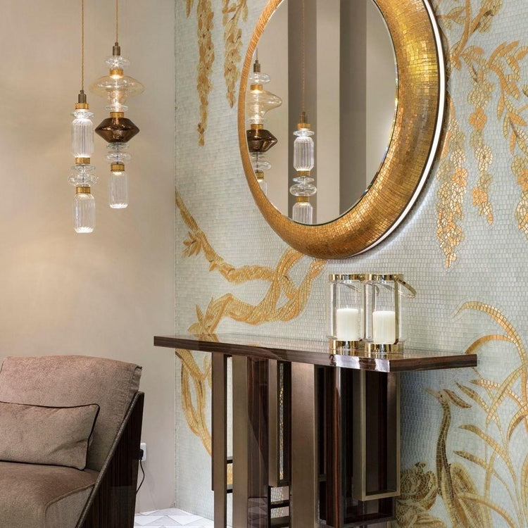 Stilfuld pendel med flere glas skærme