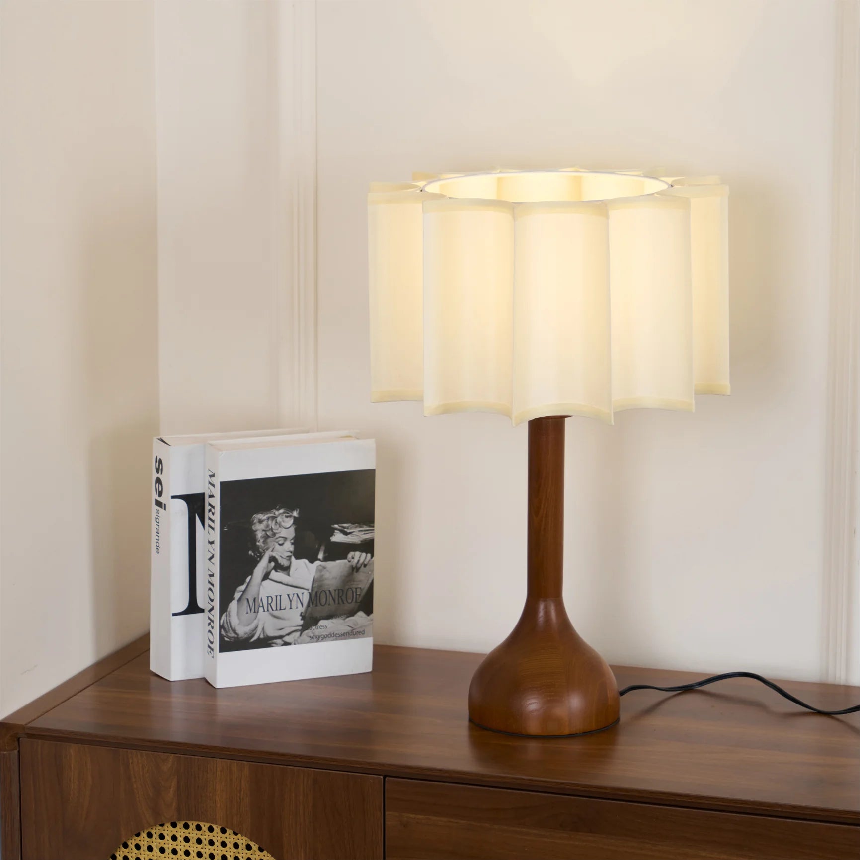 Lampe de table cylindrique classique en tissu plissé