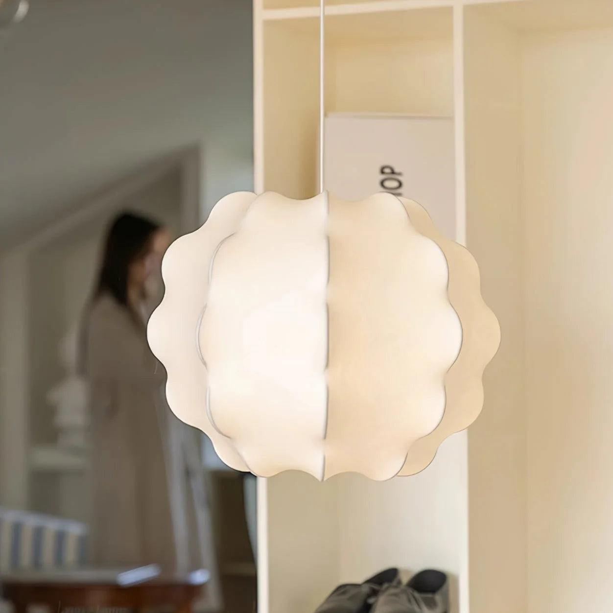 Lampe à suspension élégante en soie ondulée