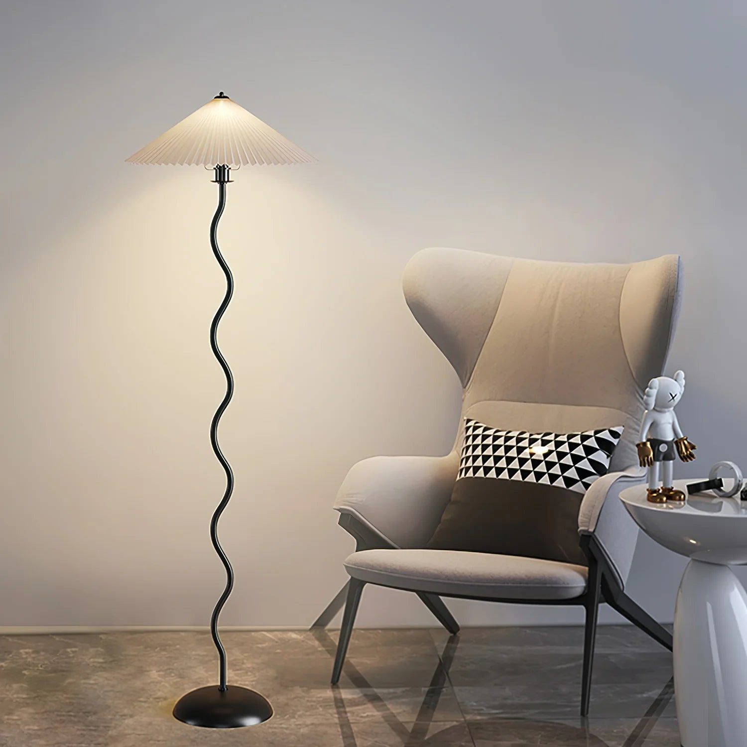 Lampadaire traditionnel en tissu et métal courbé