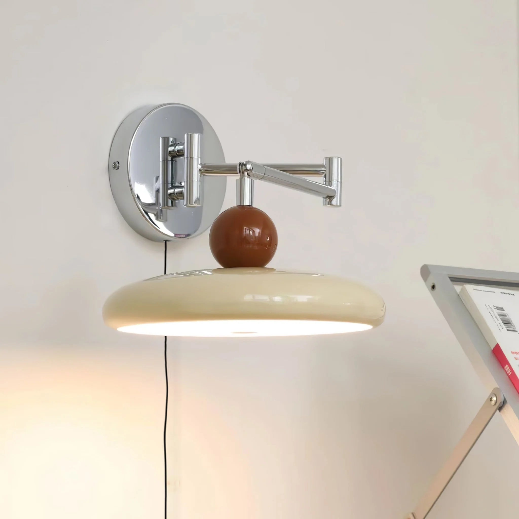 Lampada da parete portatile Lola