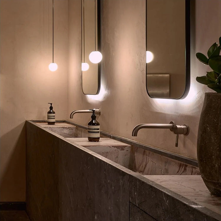 Minimalistisk sfære messing pendel