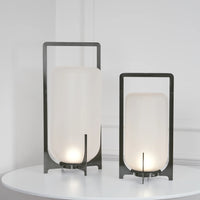 Lumière de table en braises crépusculaire