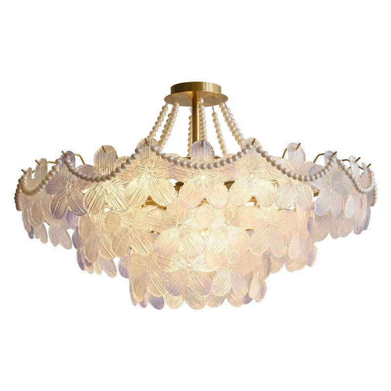 Elegante lampadario in cristallo di perle con fiori color crema