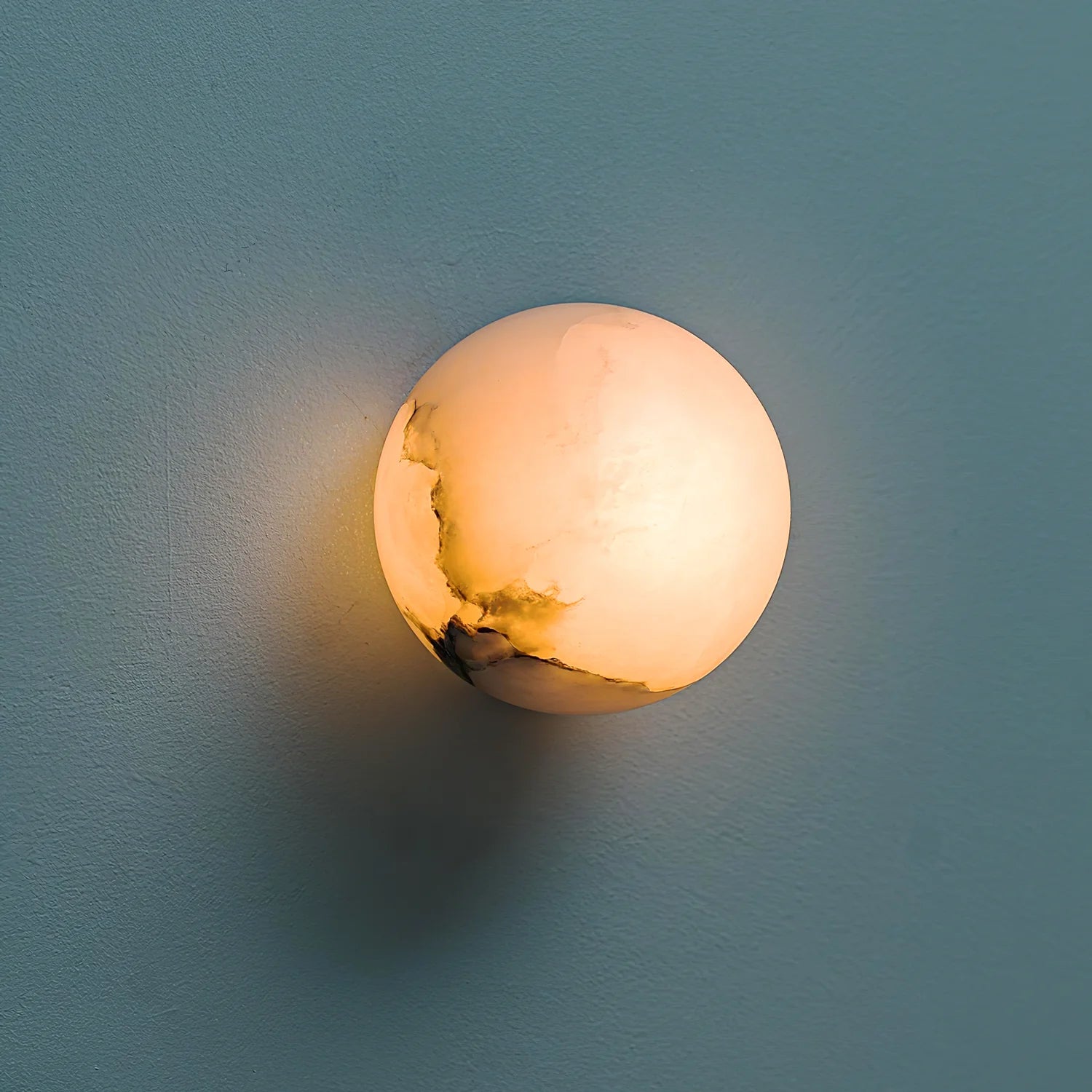 Lampada da parete a globo in alabastro