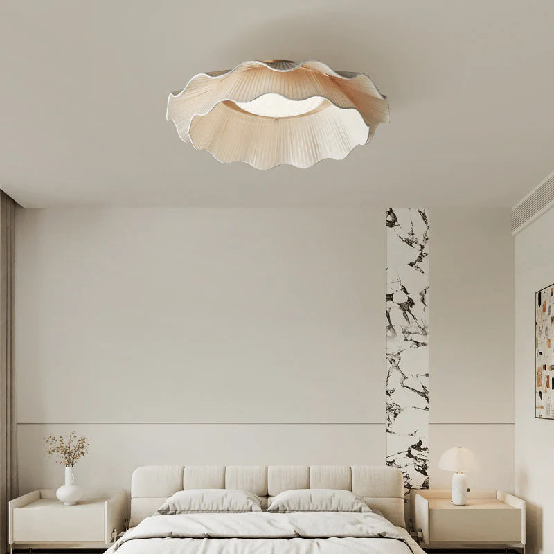 Plafonnier contemporain en tissu ondulé