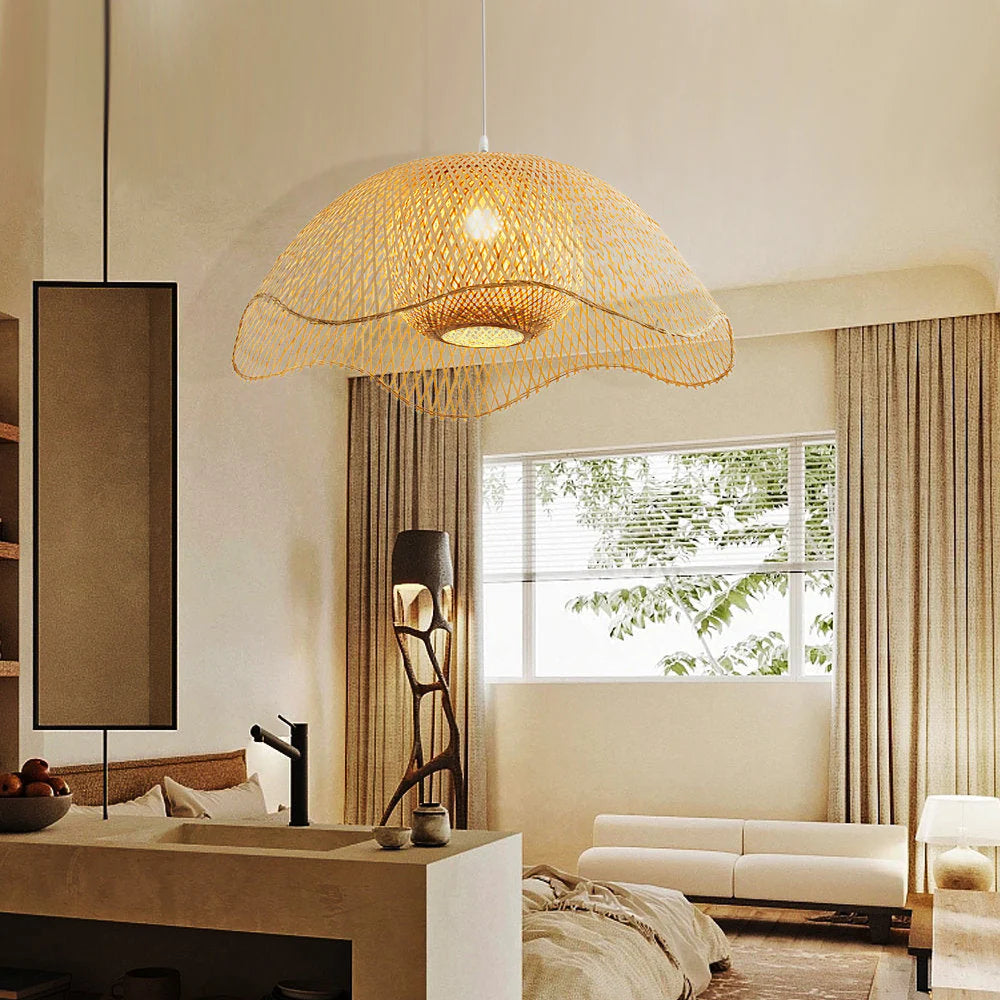 Lampada a sospensione in bambù intrecciato a mano