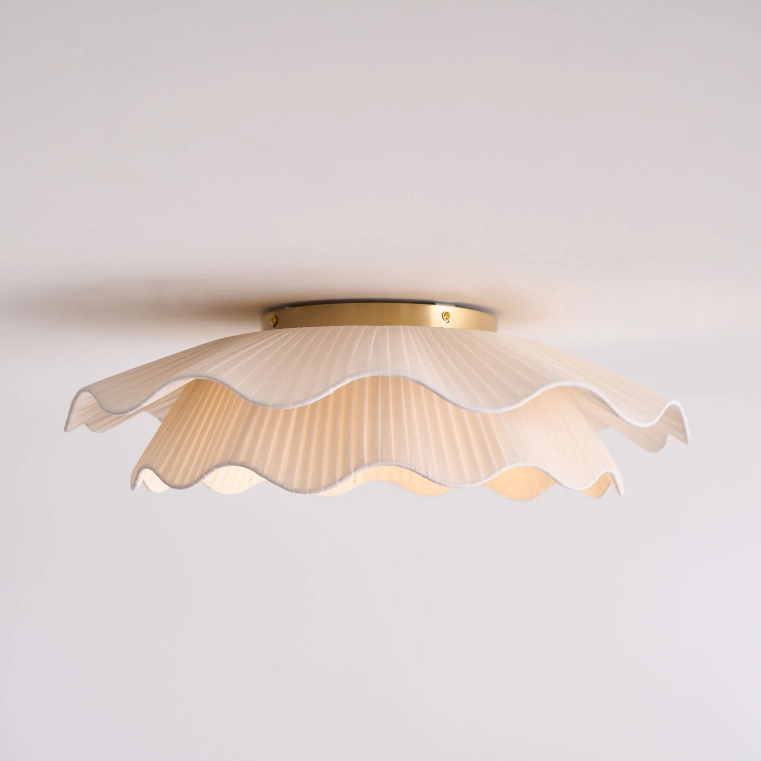 Plafonnier contemporain en tissu ondulé