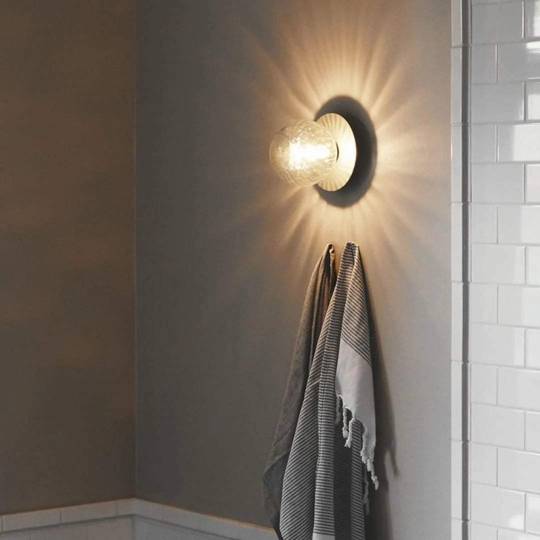 Snygg vägglampa i glas