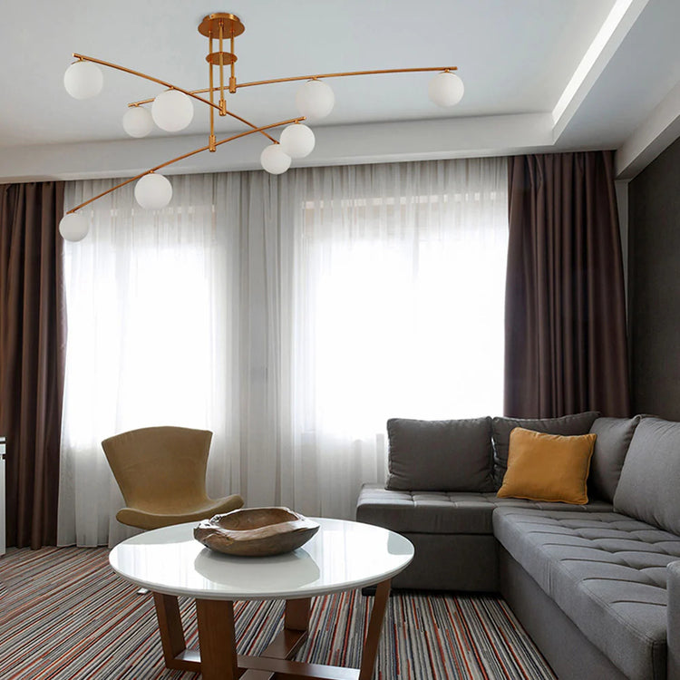 Stilfuld rund lysekrone i glas