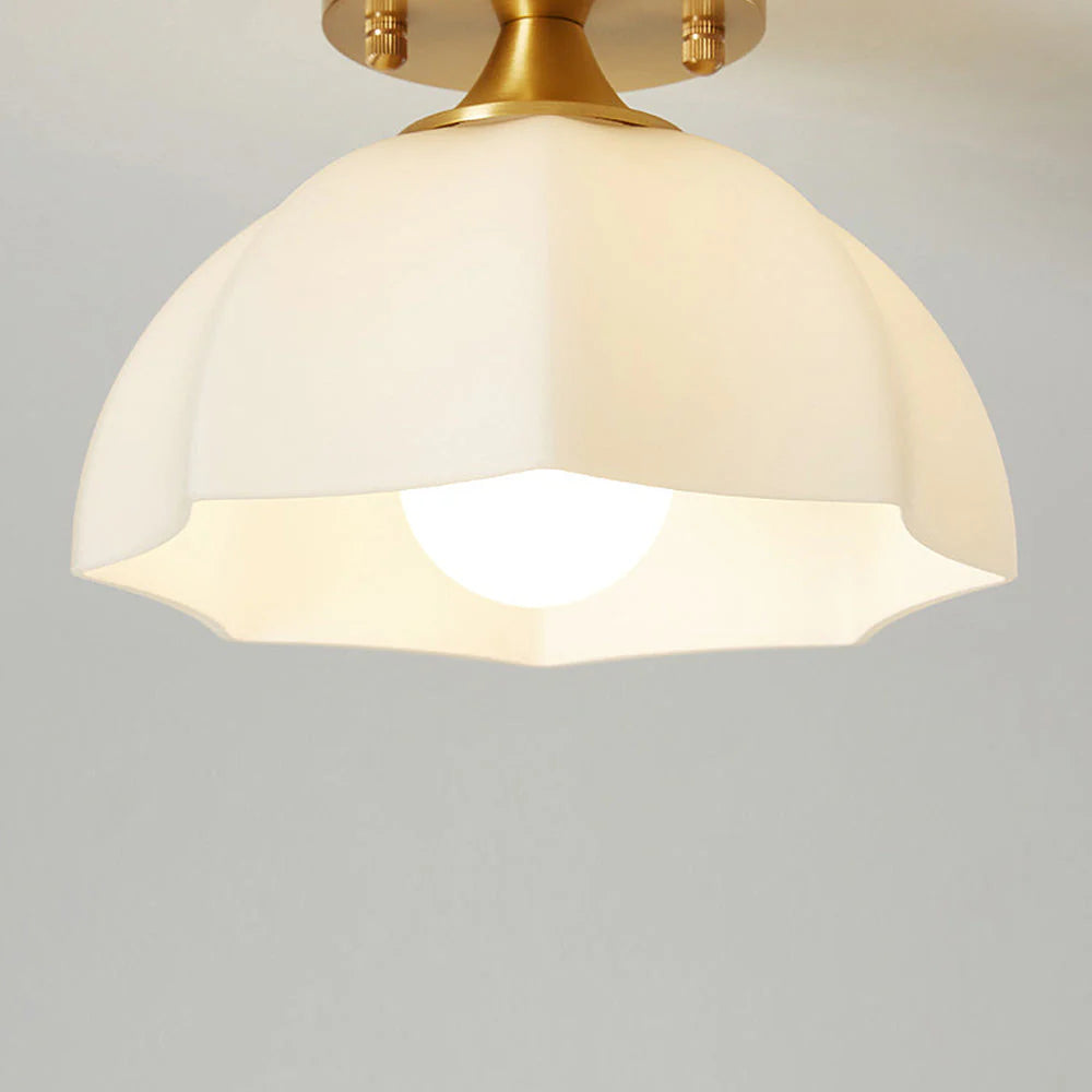 Minimalistisk hvidt kuppelloftlys