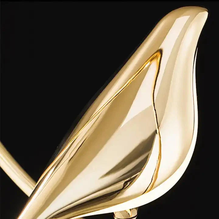 Moderne, schicke goldene Vogel-Pendelleuchte
