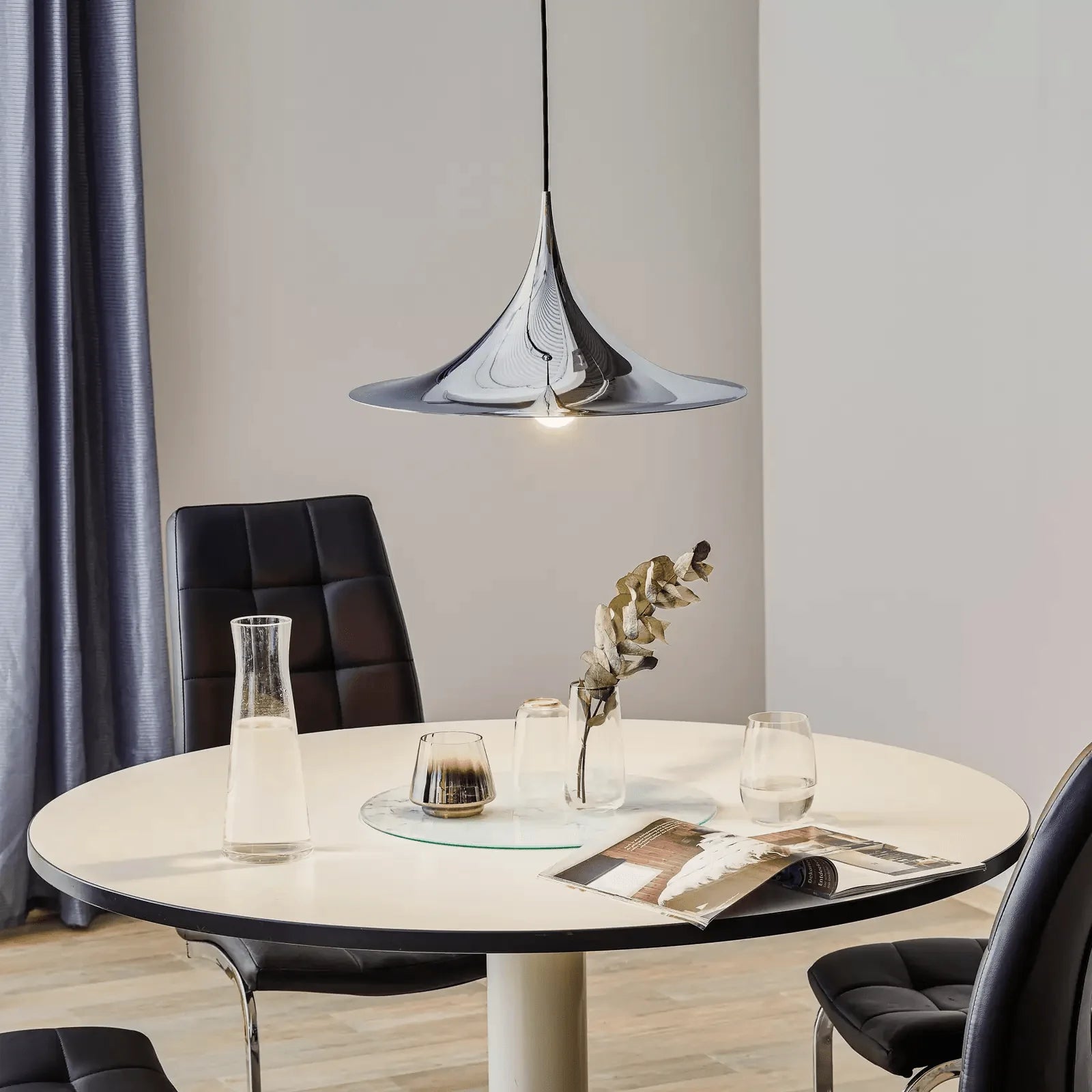 Stilfuld buelampe i aluminium