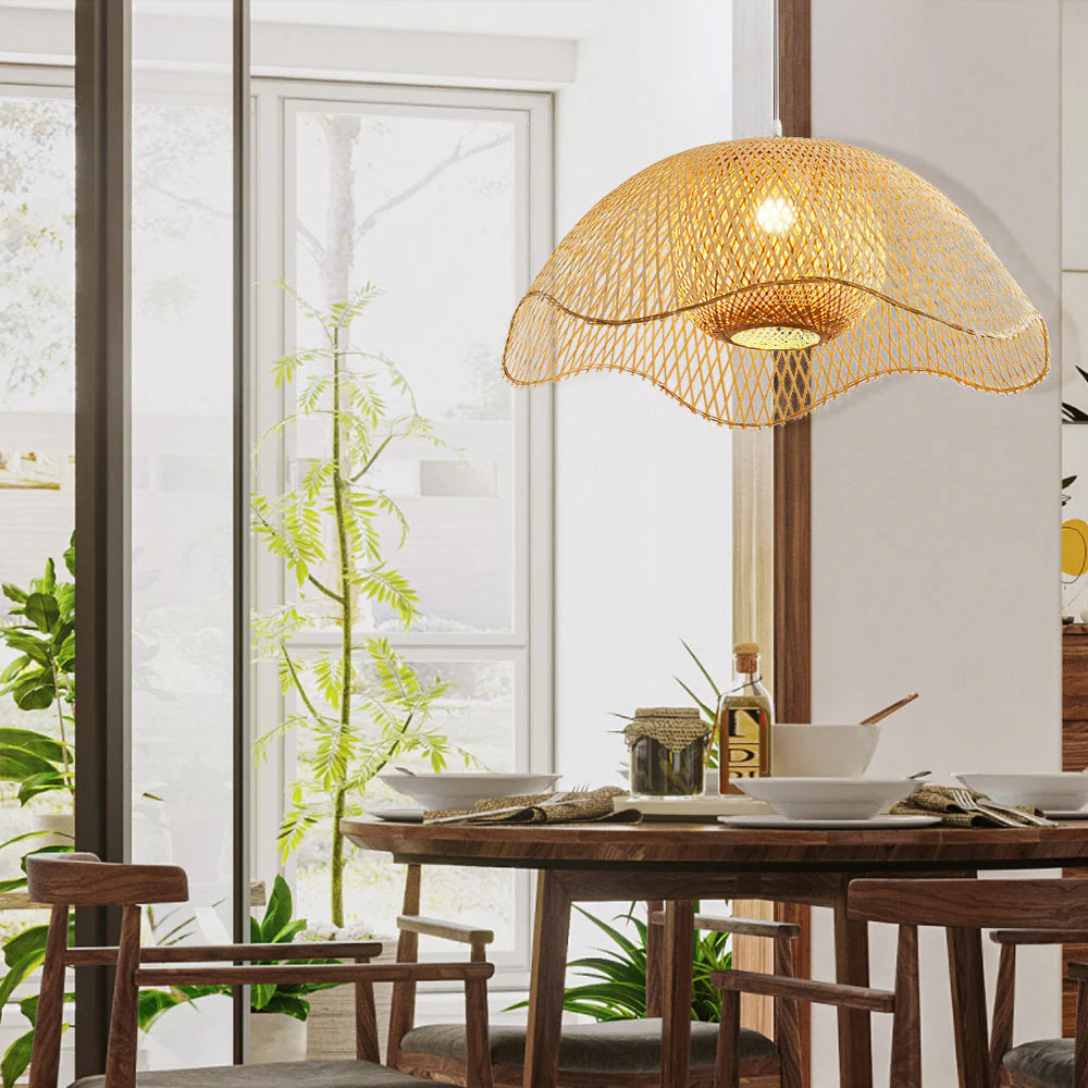 Lampada a sospensione in bambù intrecciato a mano