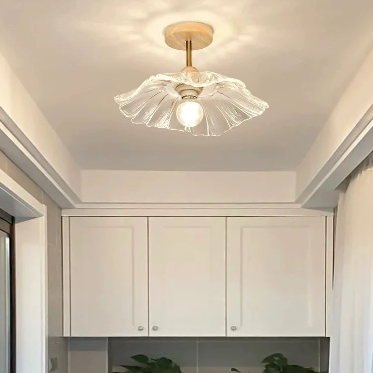 Stilfuldt kronbladsglasloftslys