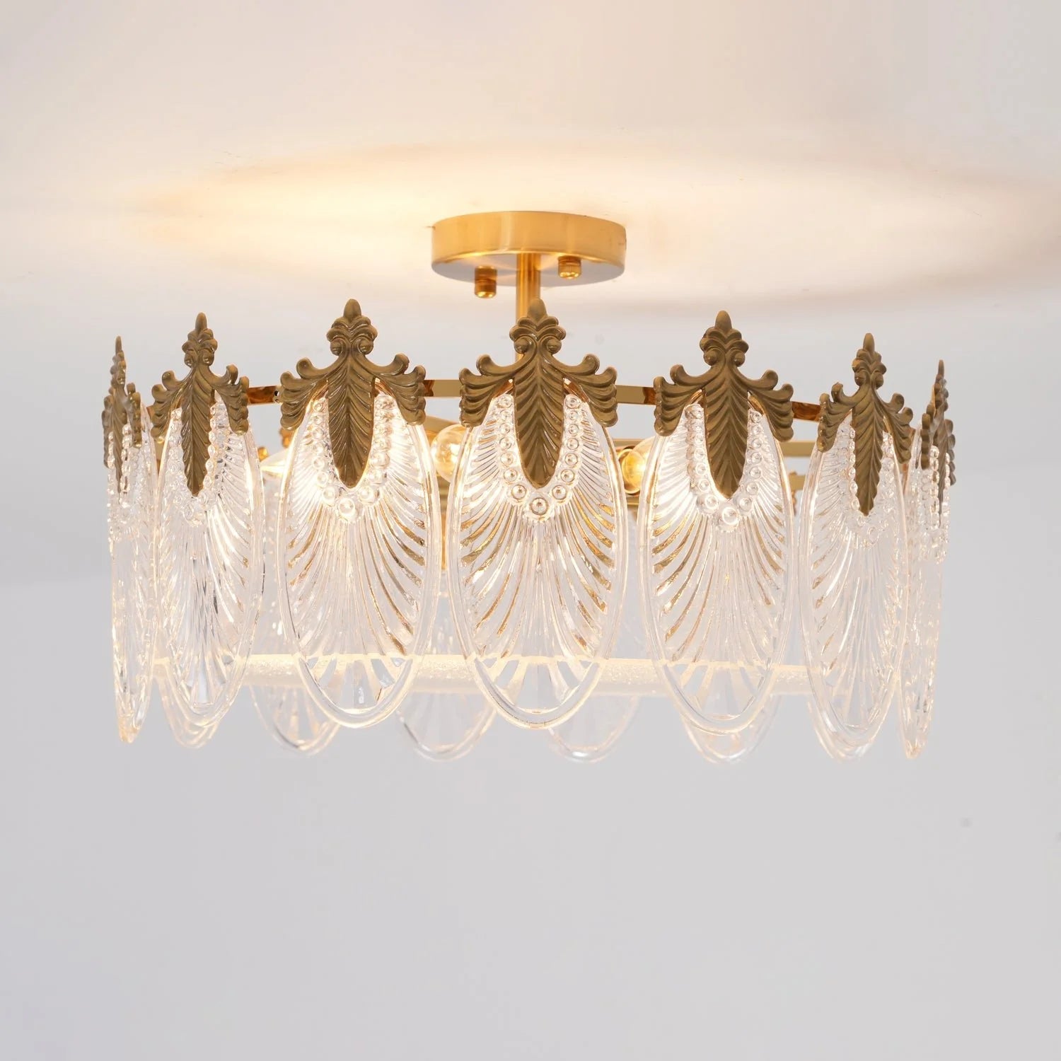 Lampadario in vetro rotondo intricato