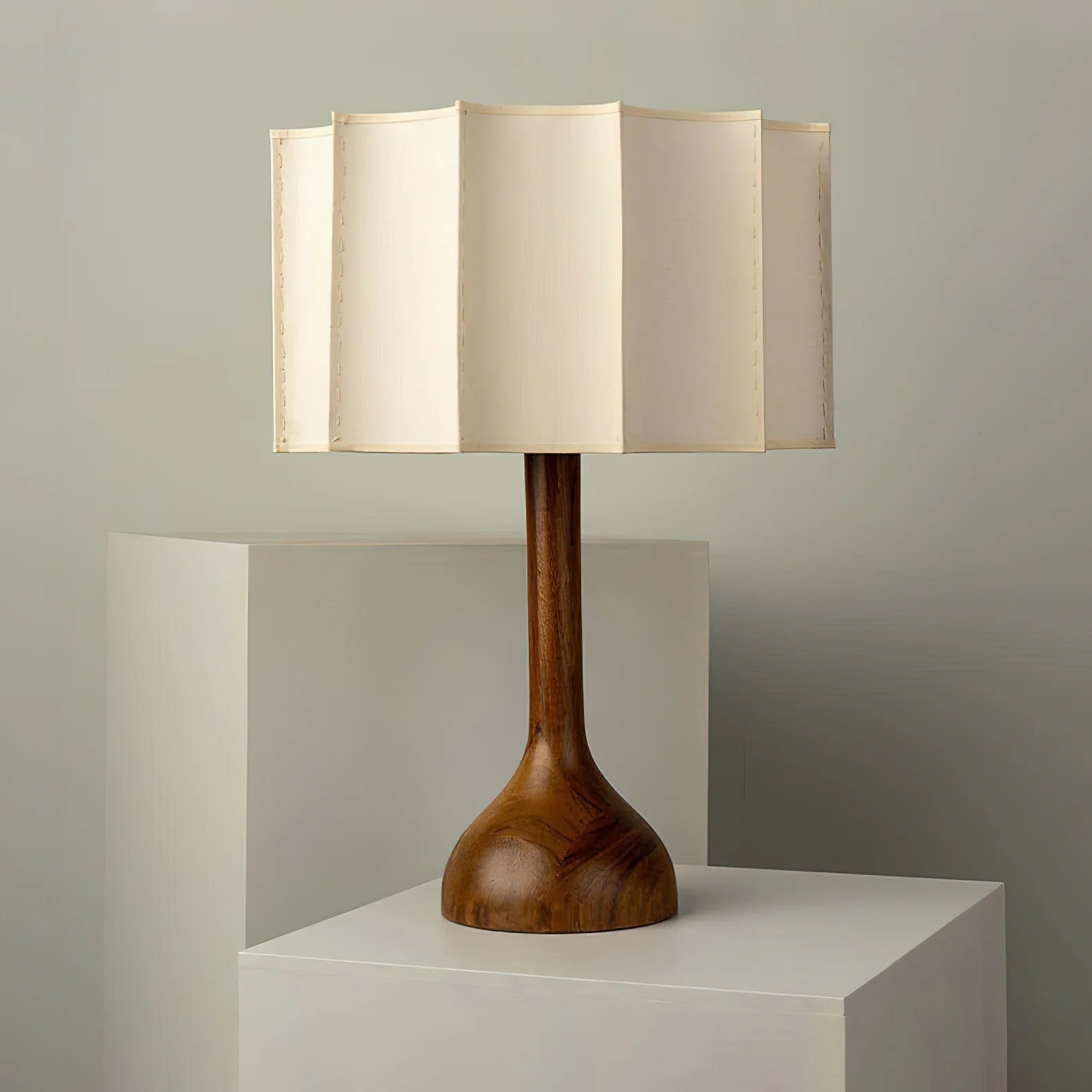 Lampe de table cylindrique classique en tissu plissé