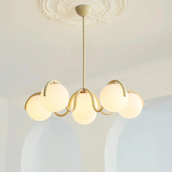 Lustre élégant en métal courbé à plusieurs têtes