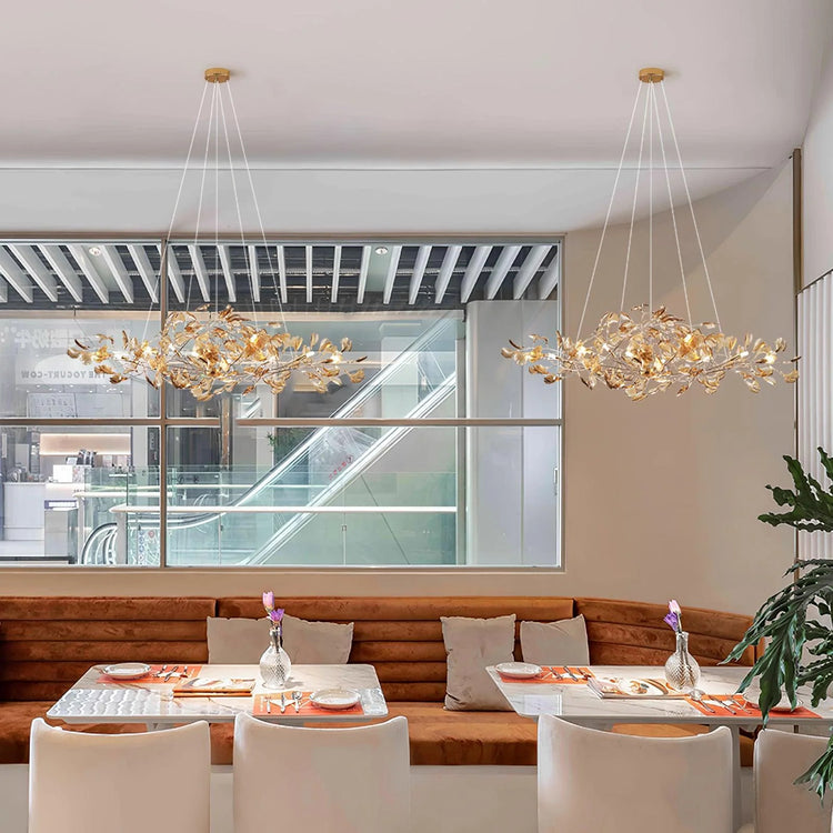 Stilfuldt bladdesign akryllysekrone