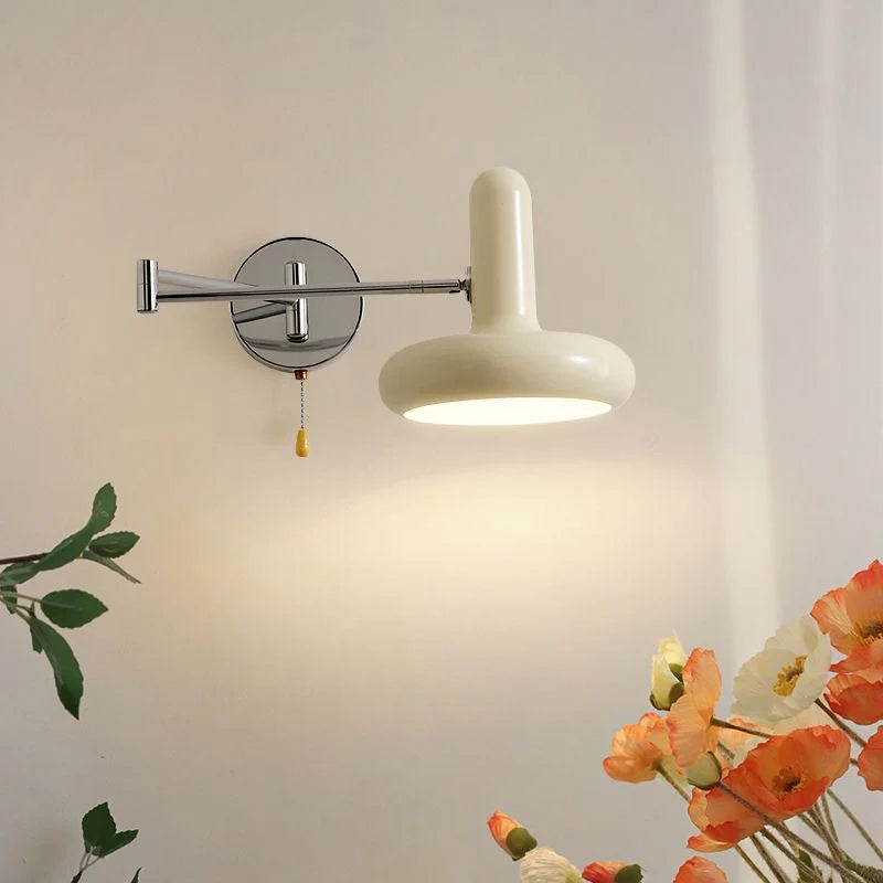 Lampada da parete bianca di metà secolo